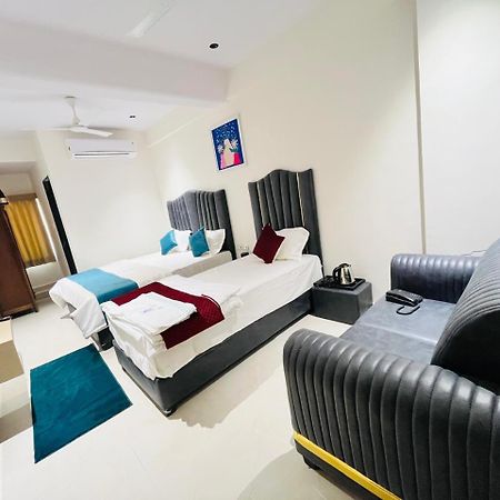 Hotel Royal Sky Morbi エクステリア 写真