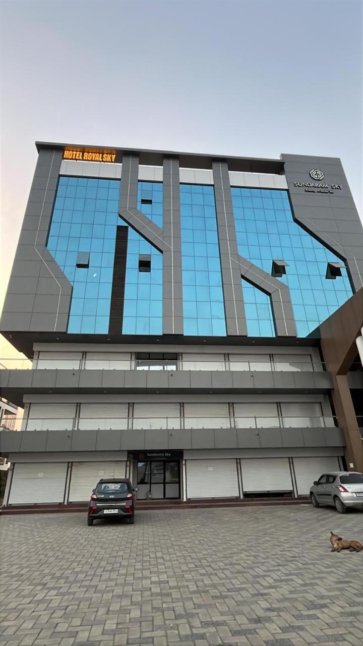 Hotel Royal Sky Morbi エクステリア 写真