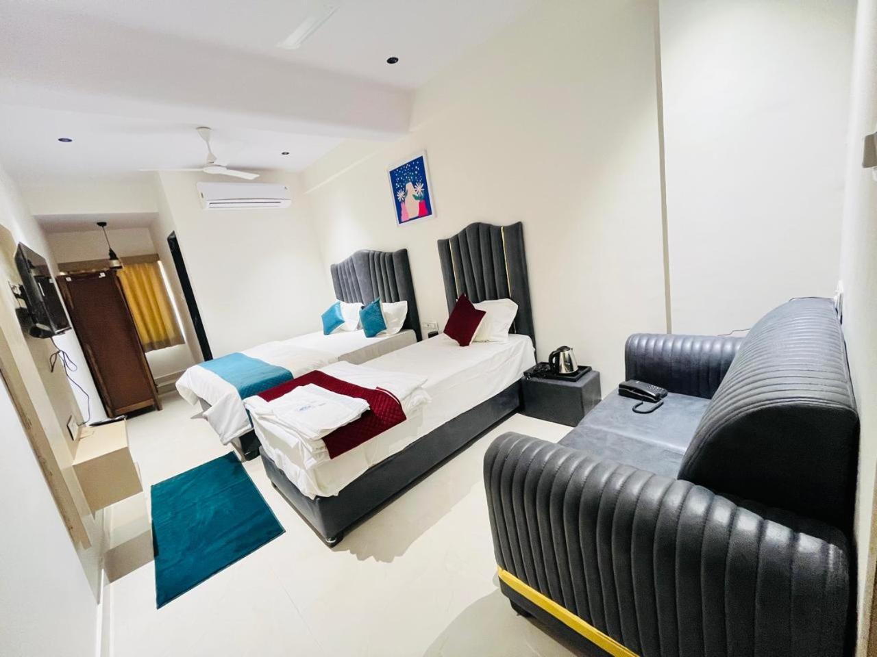 Hotel Royal Sky Morbi エクステリア 写真