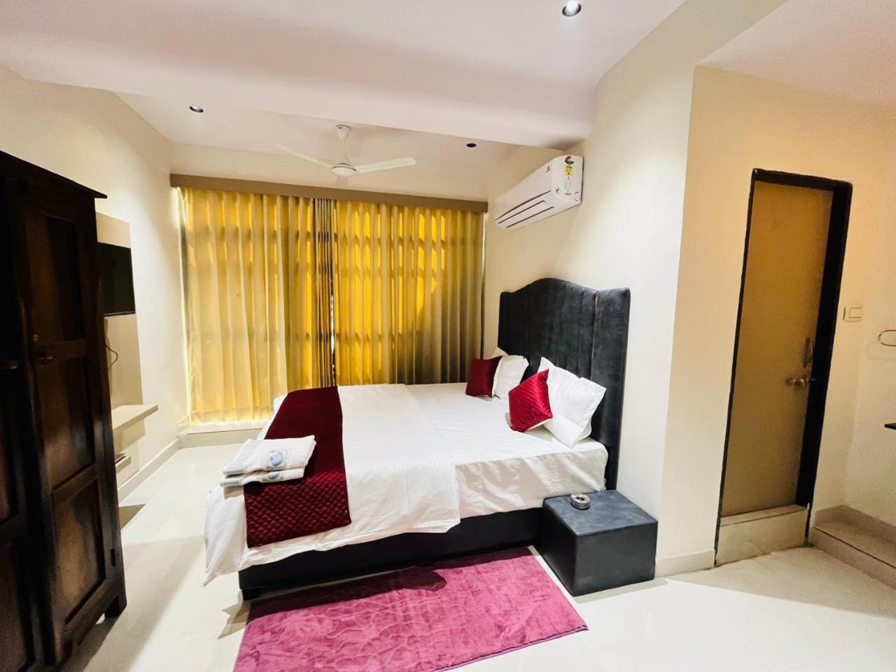 Hotel Royal Sky Morbi エクステリア 写真