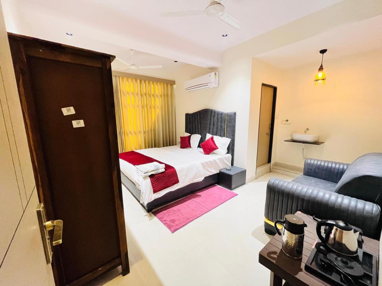 Hotel Royal Sky Morbi エクステリア 写真